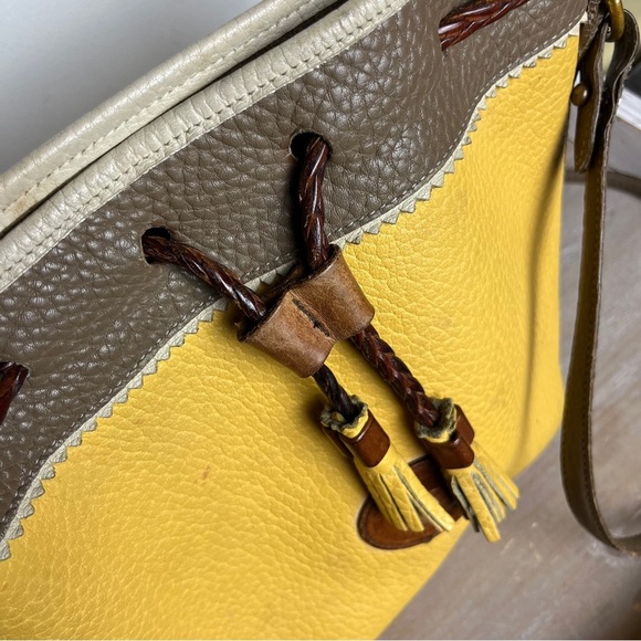 Vtg Dooney & Bourke AWL Teton Drawstring Crossbody Bucket Bag Palomino Yellow - Picture 14 of 15